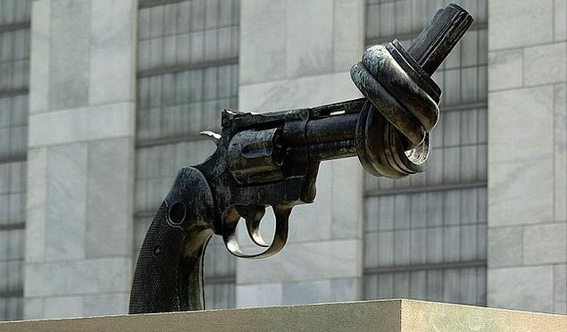 Meet Swedish Sculptor, Carl Fredrik Reuterswärd #NoCriticsJustArtists