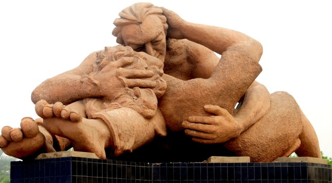 Check out #Peruvian #FineArtist (#Sculptor) & Game Changer of the Month; Víctor Delfín #NoCriticsJustArtists